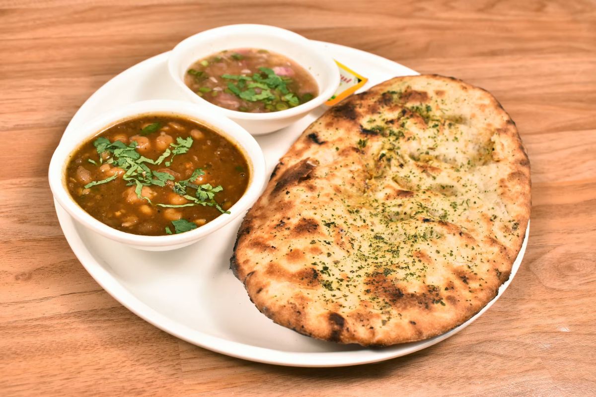 Chole Bhature (Full)